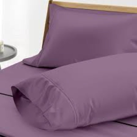 Super plum 100 egyptian cotton 2 king pillowcases NEW - Picture 1 of 3